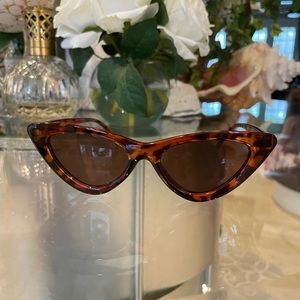 COPY - Cat eye tortoise shell sunglasses